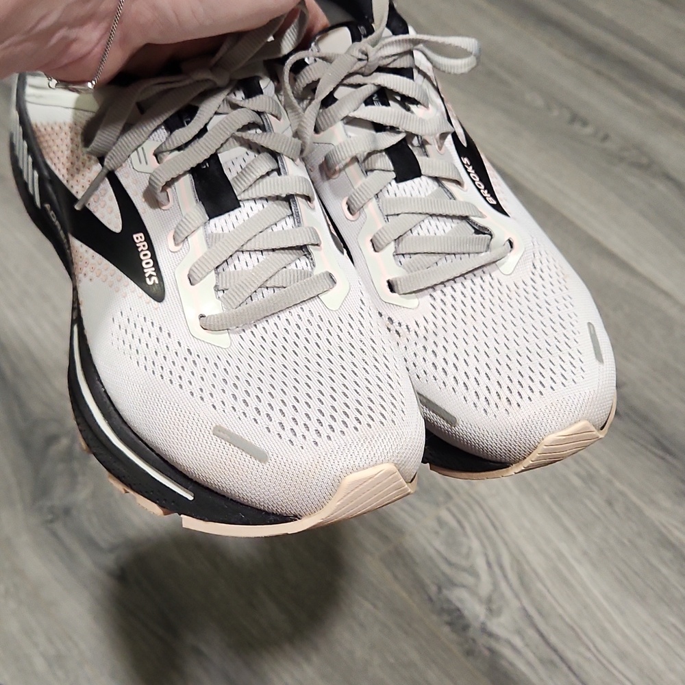 EUC Brooks Adrenaline GTS Black Gray & Powder Pink Sneakers - Picture 5 of 7